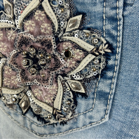 Miss Me Mid Rise Distressed Capri Jeans - Picture 8 of 8